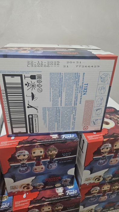 Киндер джой " очень странные дела "