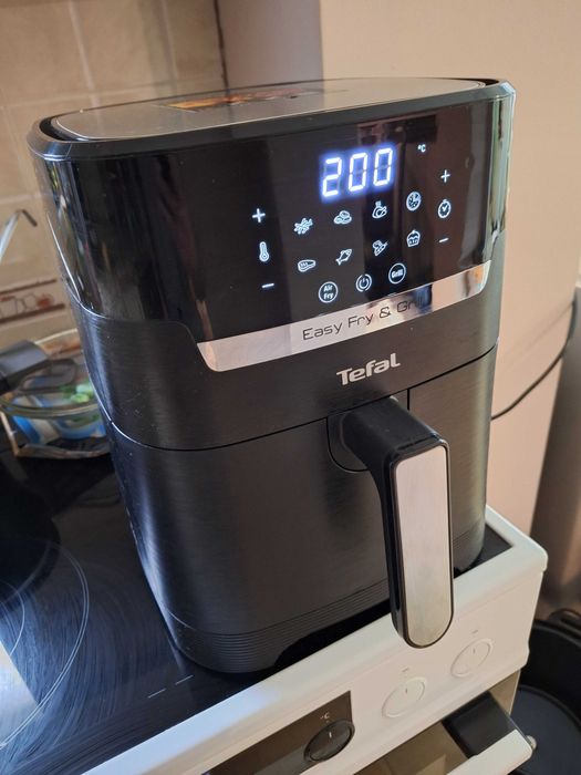 Продавам Tefal Easy Fry&Grill