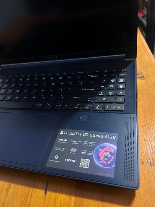 Лаптоп MSI Stealth 16 Studio A13VG 4070 i7 13gen