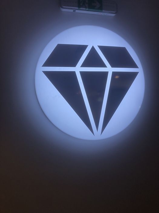 Instalez corpuri iluminat. Montaj corpuri iluminat