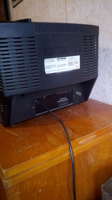 Телевизор маленький.