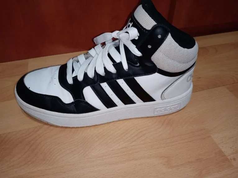 Pantofi marca Adidas