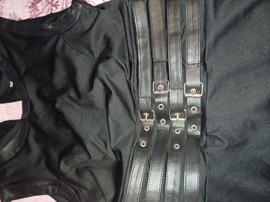 Рокля с кожени елементи