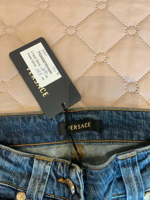 продавам дамски дънки Versace