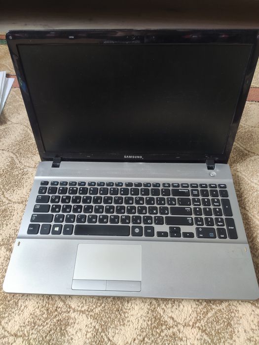 Продам срочно ноутбук Samsung NP300E5V