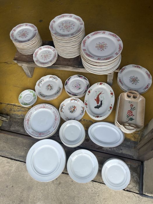 тарелки, чашки…….