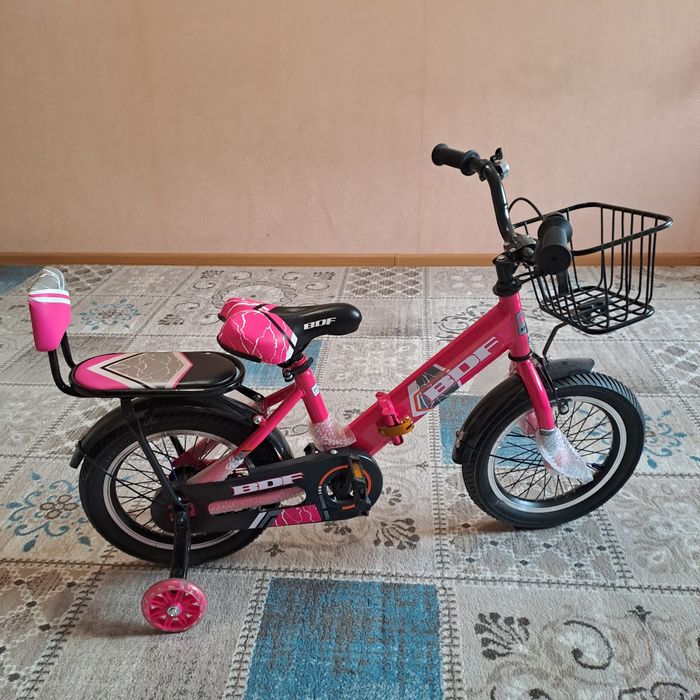Новый детский велосипед.