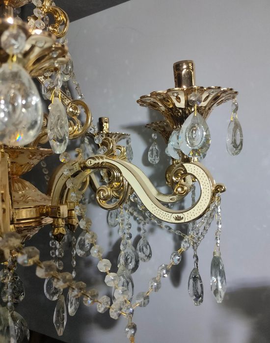 Люстра в хорошем состоянии