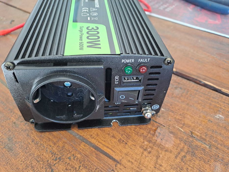 Invertor 300 W DC12 V AC230 V plus USB
