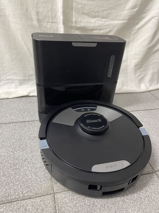 Робот прахосмукачка Shark 2 в 1