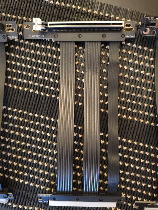 Cablu Riser / GLOTRENDS / PCIe 5.0 / PCIe 4.0 / X16 / 20 cm
