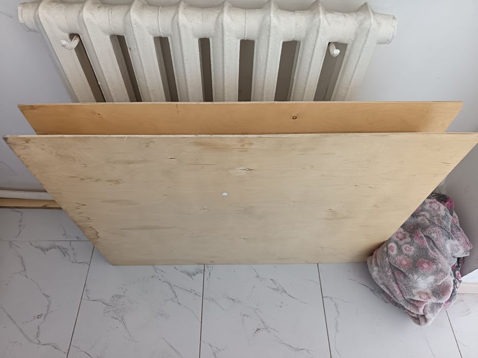 Продам столы разные