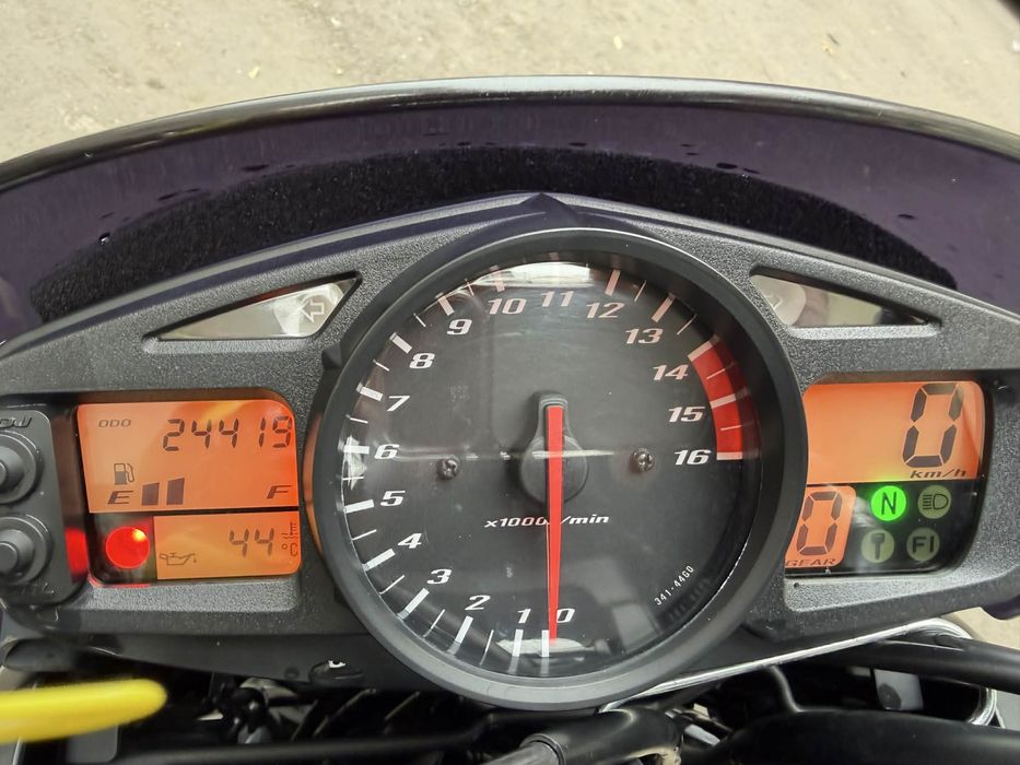 Suzuki GSR 600 2009 599 cm3 / 72 kW