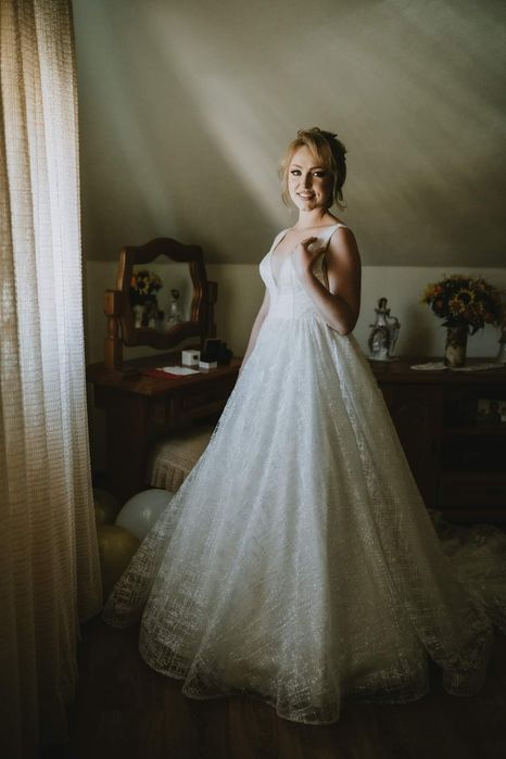 Vand rochie de mireasa stil  printesa, cu sclipici