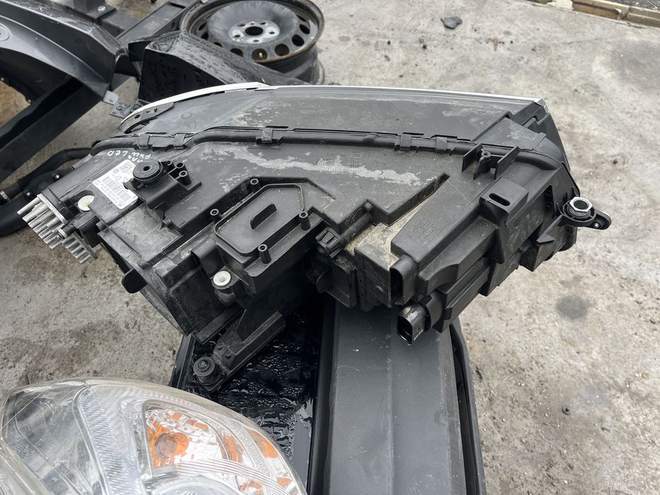 1 брой ляв и 2 броя десен фар VW Tiguan 2016-