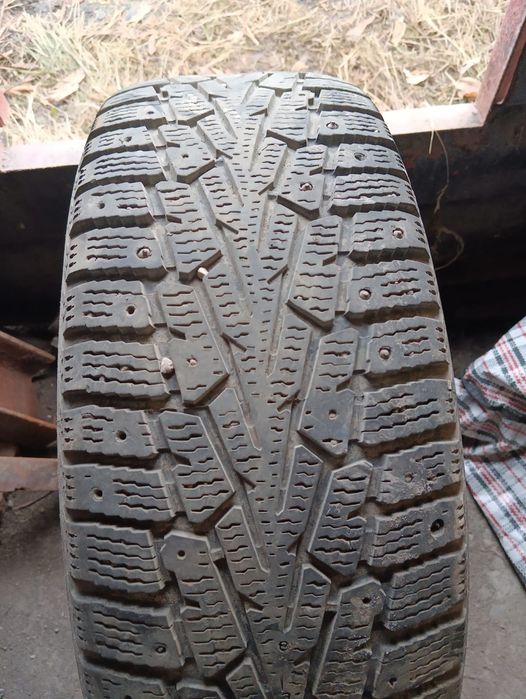 Продам шины зимние на 16