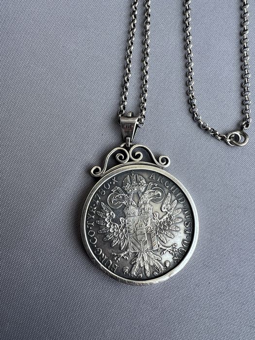 Pandantiv si lant din argint