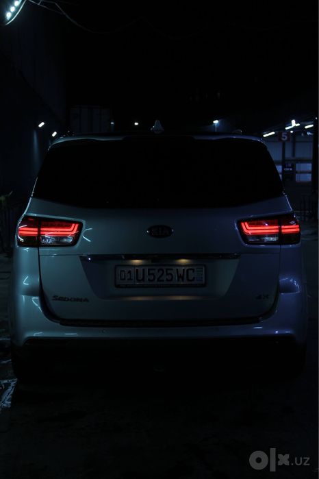 Продается семейный минивэн Kia Carnival Kia Sedona