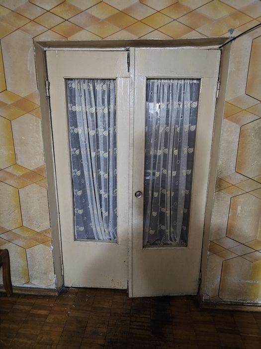 Продам старую мебель, двери и паркет