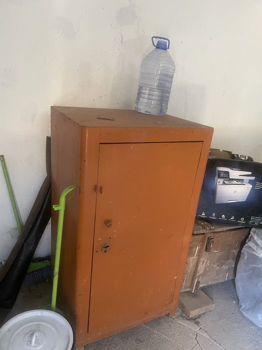 Сейф металический
