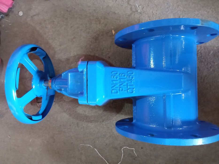 Водиной чугунний  задвижки размер от 50 до 700