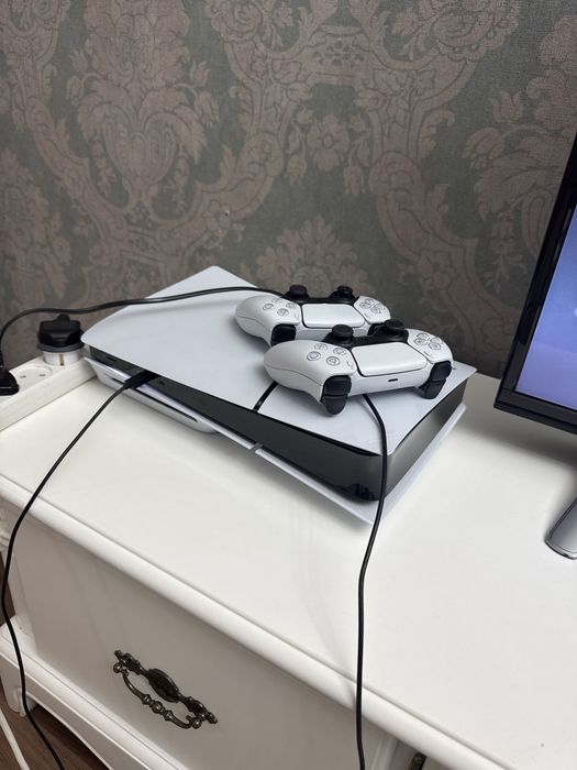 Ps 5 slim, 1 терабайт, 2 джостика, и кучу игр