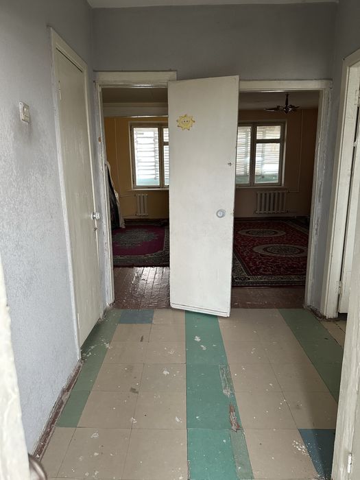 Срочно продаётся 2 х комнатная квартира.