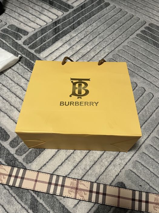 curea burberry,purtata o data