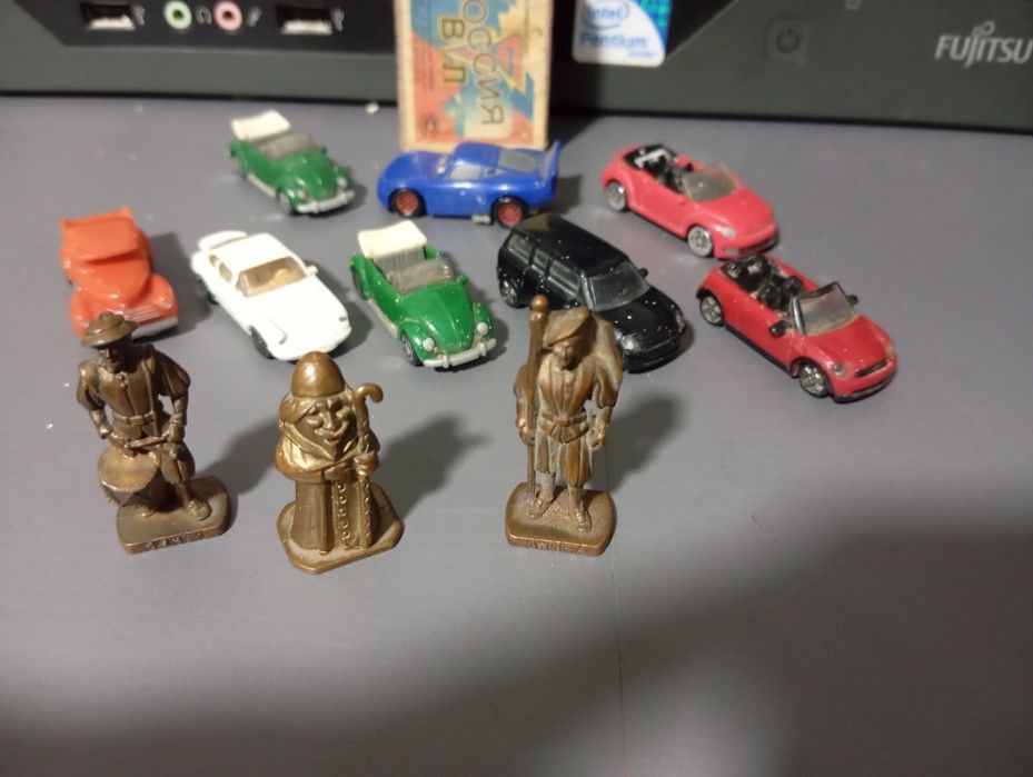 Старые игрушки из Киндер сюрпризов