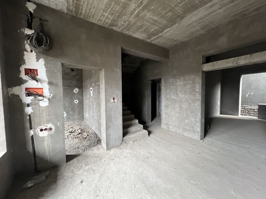 Котедж 2.5 соток 500 кв жилой площади 4 этажа