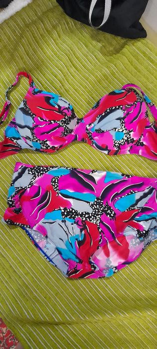 Продам купальники