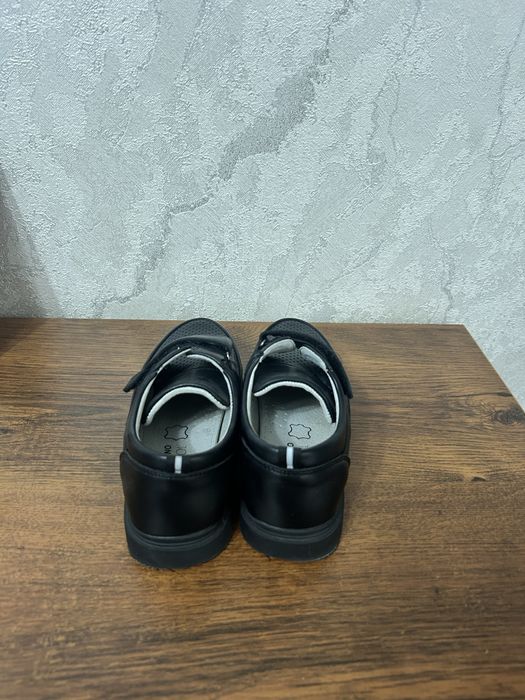 Продам туфли для мальчика в идеальном состоянии