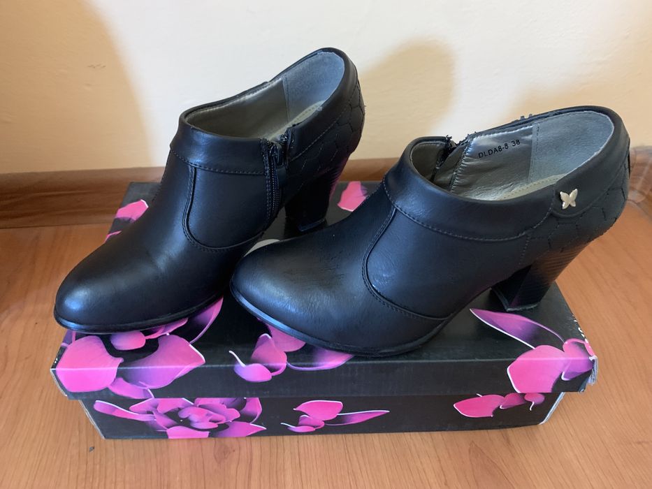 Дамски кожени обувки на токчета