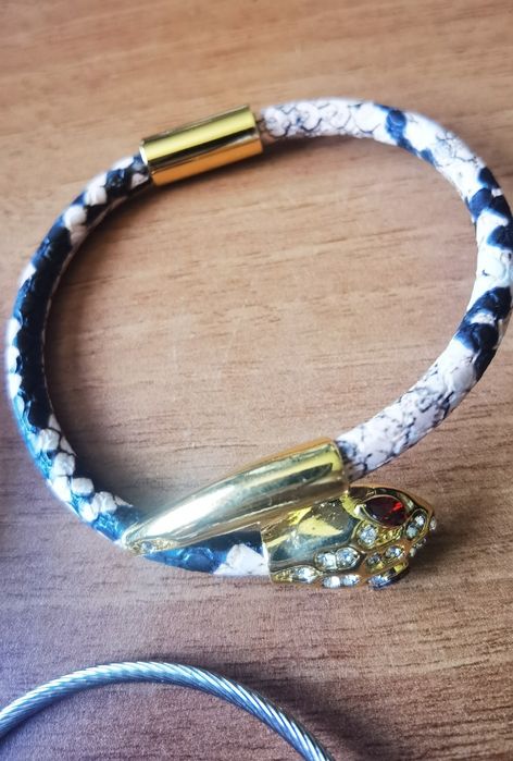 Гривни тип пирон