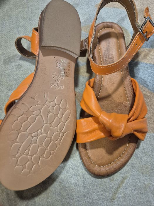 Sandale noi din piele