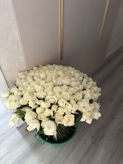 Букет белвх роз