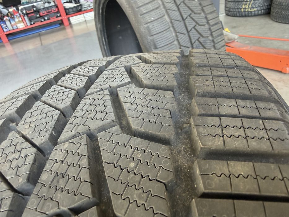 4бр. ПОЧТИ ЧИСТО НОВИ Зимни Гуми С Борд 245/35R/20W,XL -CONTINENTAL- DOT:2423 - 8.4мм.+8.0мм.