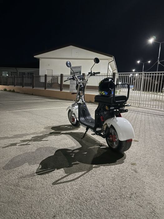 Moped alb nou 2024