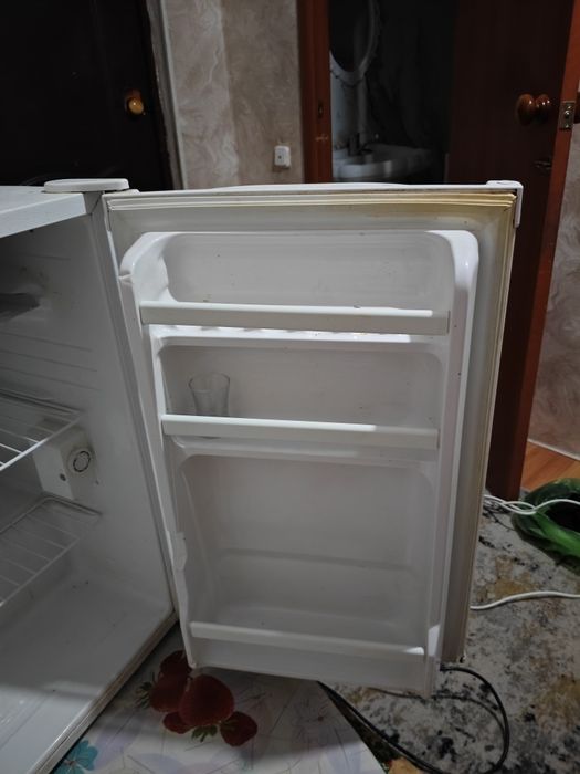Продам срочно мини холодильник