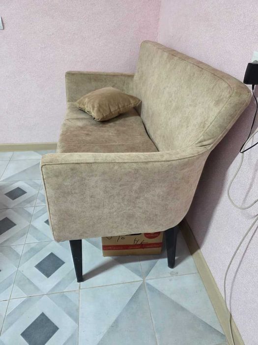 Продам диван офисный