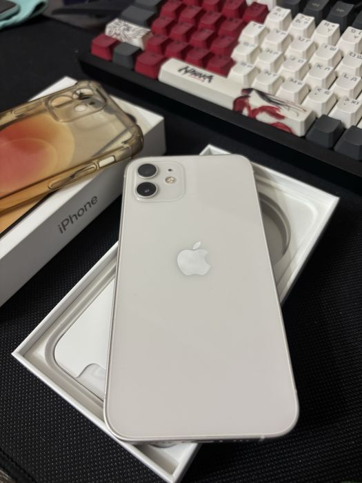 Iphone 12 белый.