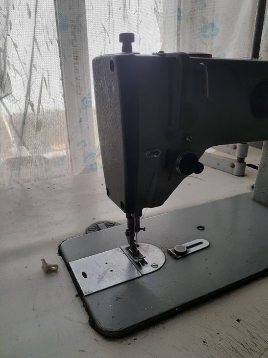Прадаётся швейная машинка