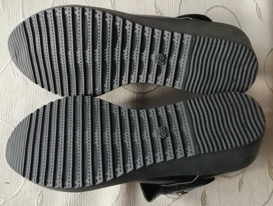 Чисто нови дамски обувки от естествена кожа - номер 38