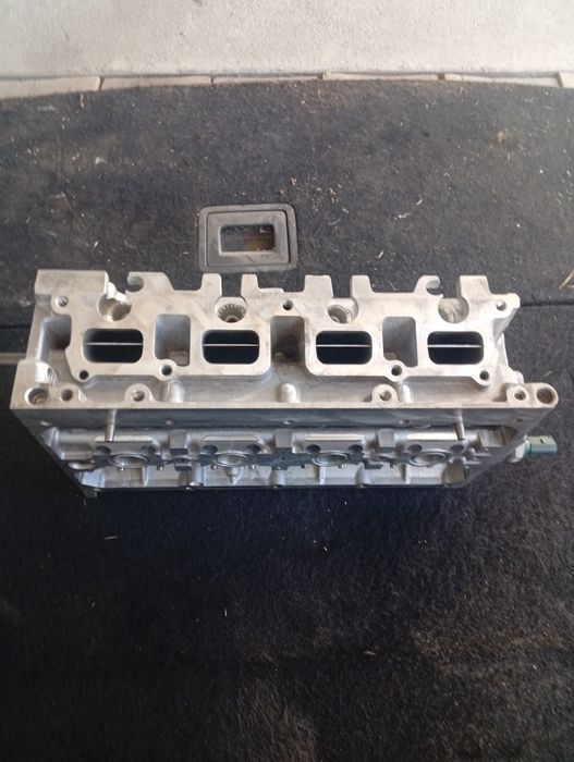 Глава за Vw touran 2013г 150кс ecofuel  и други части за двигателя