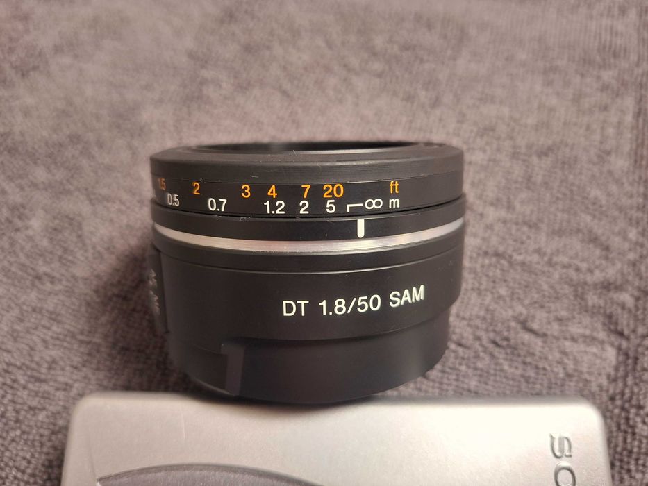 Obiectiv pentru portrete DT F1,8 SAM 49 model SAL50F18