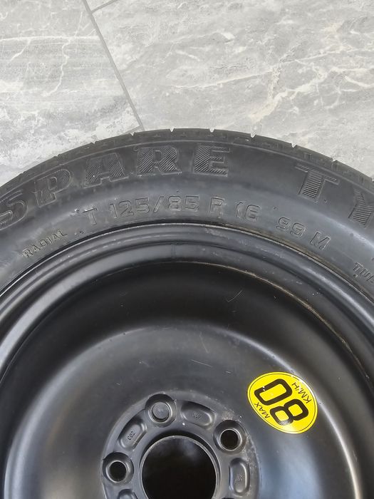 Vând roată  rezerva ford nerulata în 5 prezoane