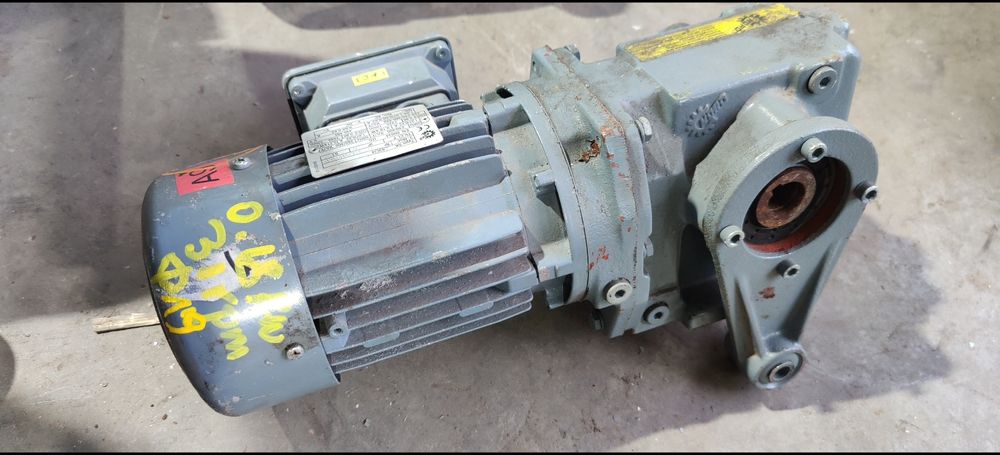Motor electric trifazat cu reductor, 0.18kW, 31rpm, 380V