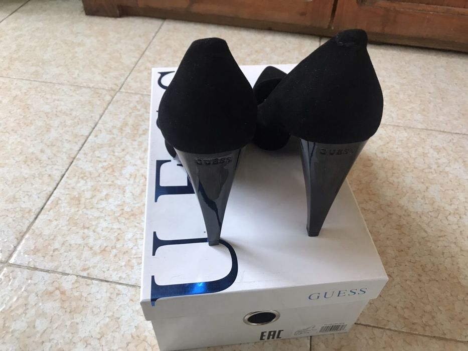 Обувки Guess нови