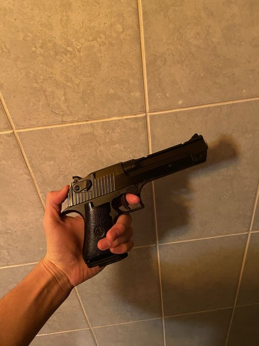 Игрушечный пистолет