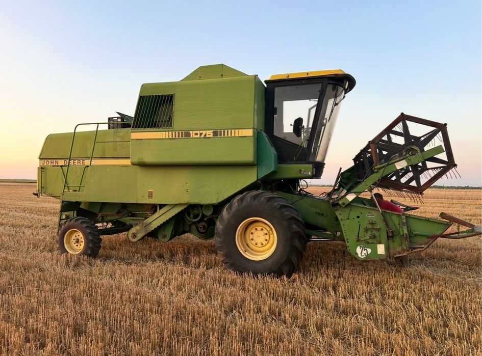 Vând combina John Deere 1075, Ac, tocător